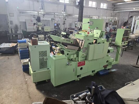 Slijpmachine voor lange staven met een grote capaciteit en een robuust frame dat een stabiele werking in productie-installaties garandeert