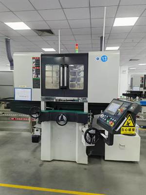 460mm Slijpschijf Op- en Neergaande Oppervlakteslijpmachine voor Zwaar Gebruik en Precisieslijpen 300*700mm Tafelafmeting